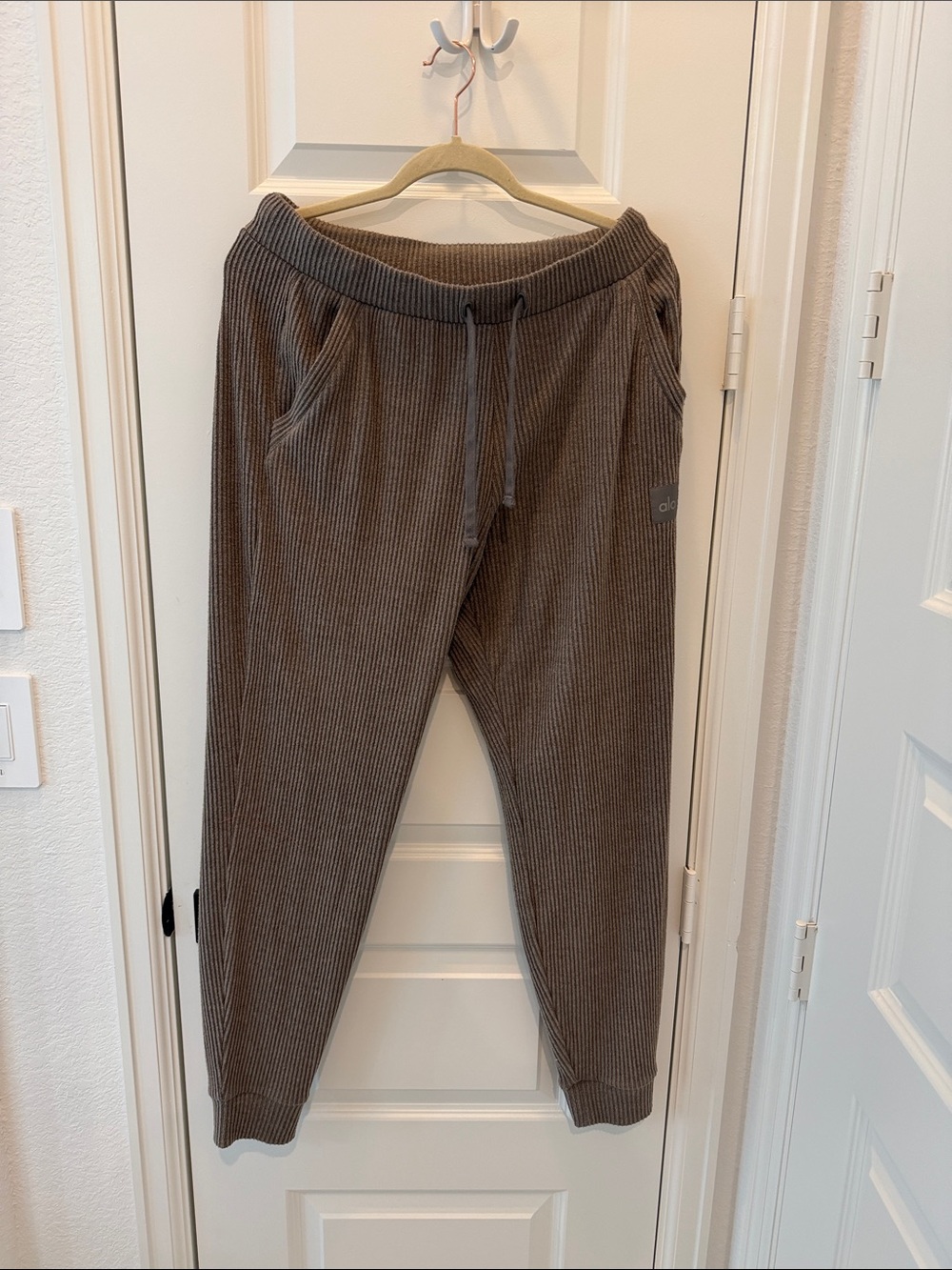 Alo ribbed joggers